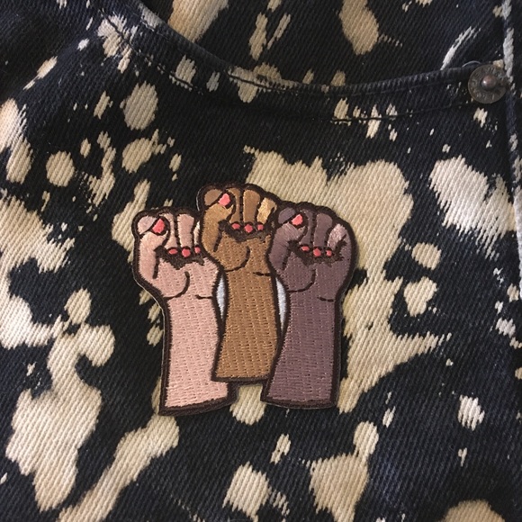 Your Eyes Lie upcycle bleached shorts - Picture 3 of 6